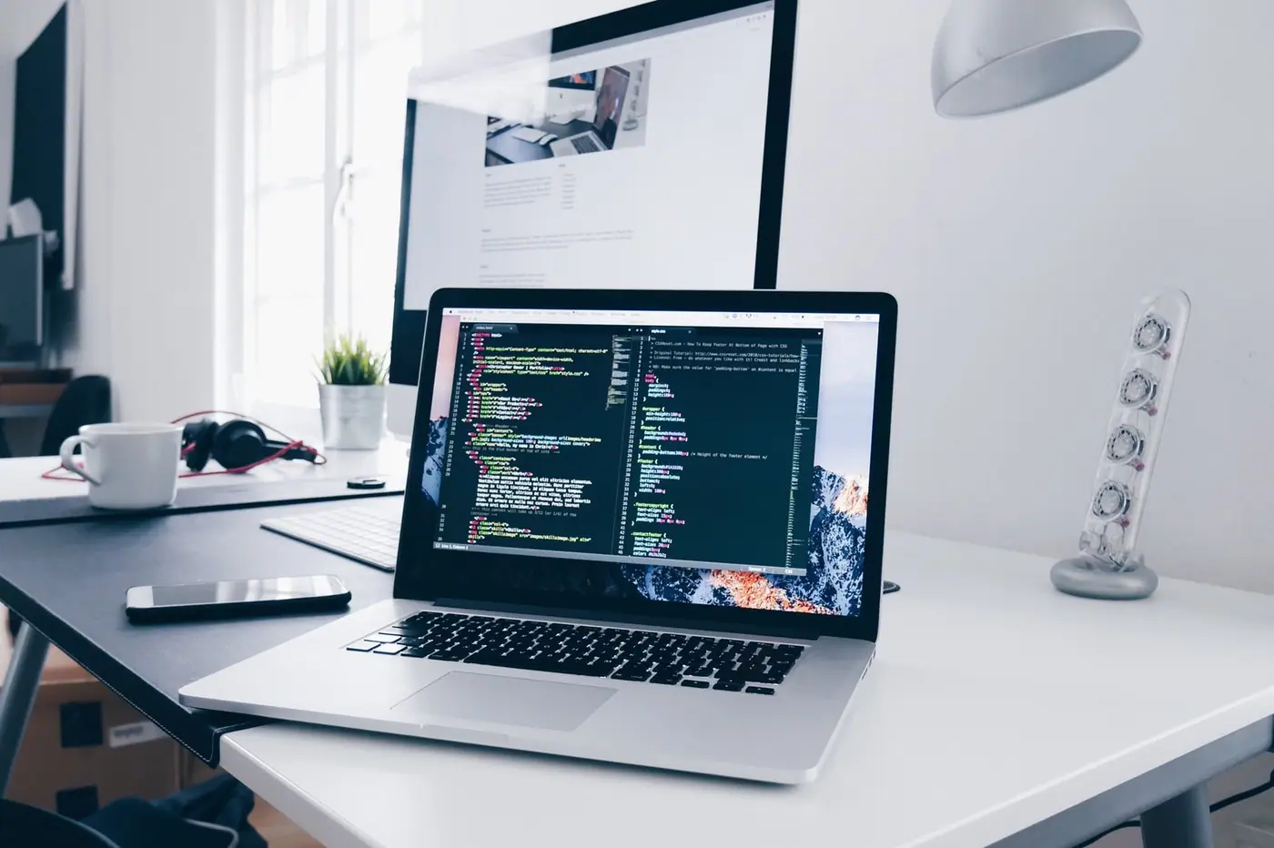 Website design and development desk at Udaipur Web Design Company
