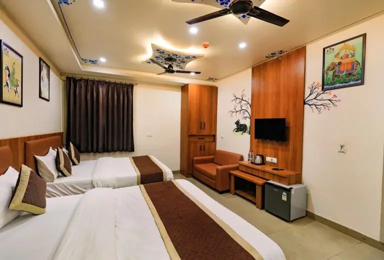 Budget Hotel in Udaipur & Best Hotels in Udaipur: Stay at Hotel Vrajraj Palace